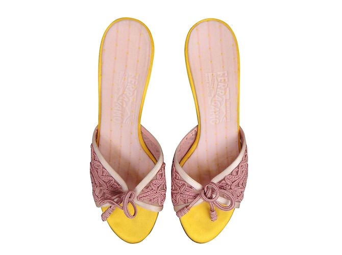 Mule Salvatore Ferragamo in pelle rosa e gialla Giallo