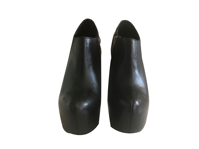 Stivaletti Steve Madden in pelle con borchie neri Nero