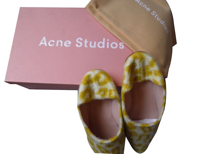 Acne Flats