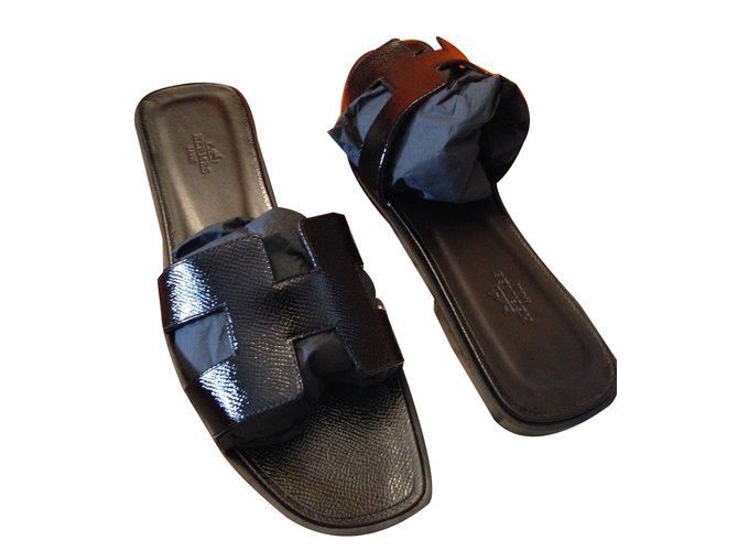 Hermes oran sandals black clearance patent