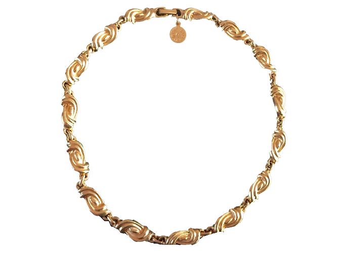 Carven Collares