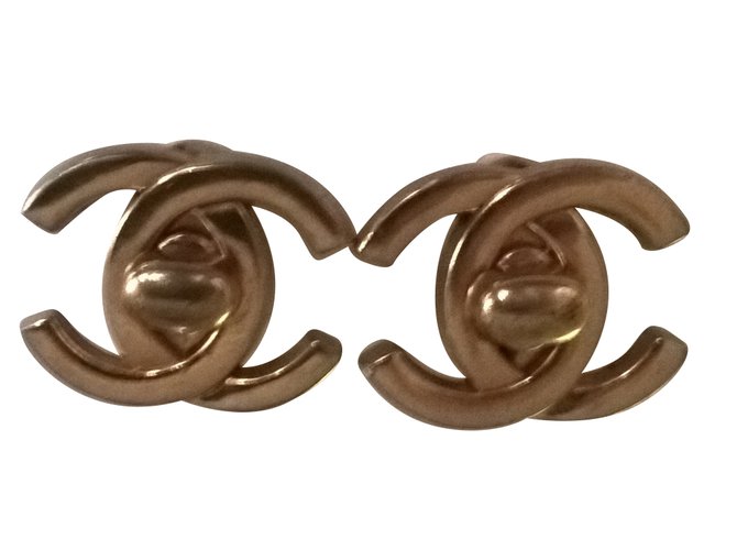 Chanel Boucles d'oreilles Plaqué argent Doré  ref.40768