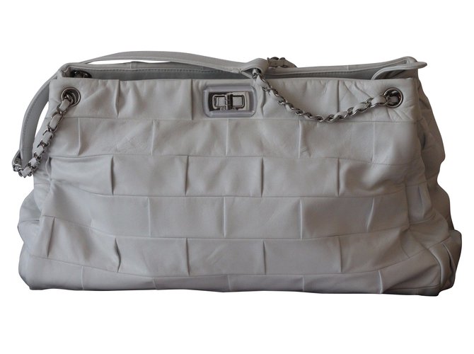 Wunderbare Einkaufstasche XL CHANEL aus weißem Leder  ref.40811
