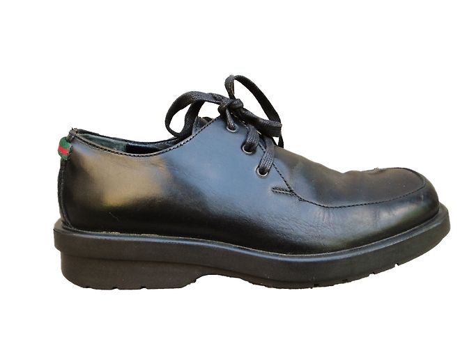 Scarpe Derby Gucci in pelle nera Nero