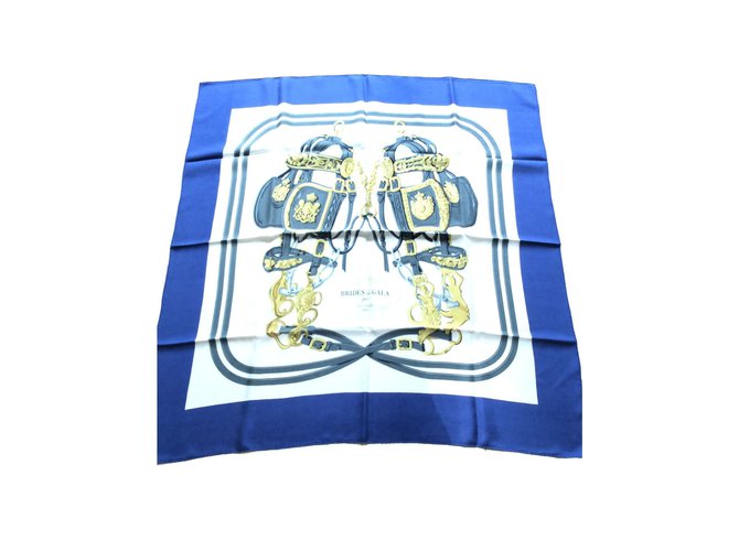Hermès Cachecol de seda Azul  ref.41415