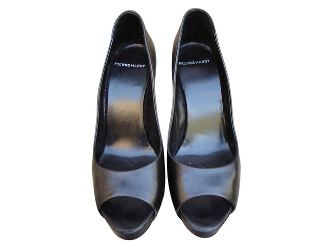 Pierre Hardy Pumps aus schwarzem Leder Größe 39