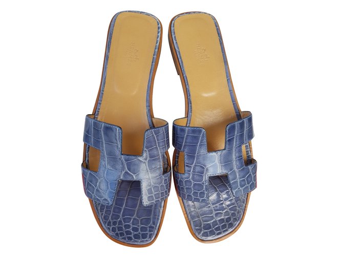 Hermès Flache Sandalen von Oran im Krokodil Blau Exotisches Leder  ref.41620