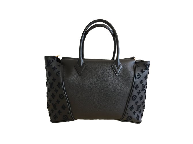 Louis Vuitton Handbags Black Leather  ref.41639