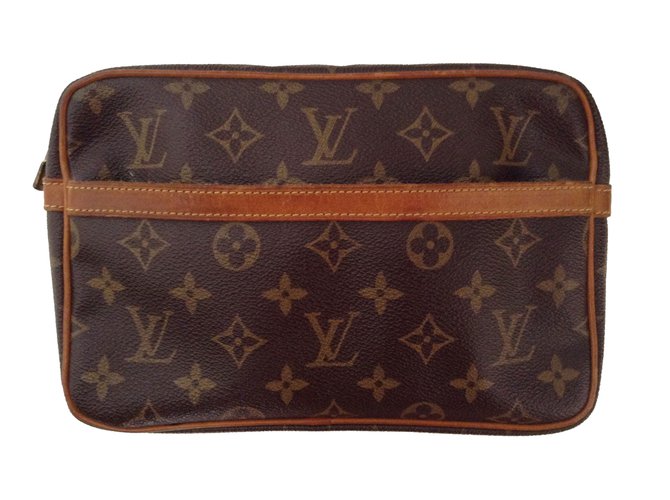Louis Vuitton Bolsa de embrague Castaño Cuero  ref.42032