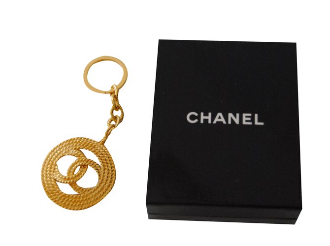 Chanel Key holder/ bag charm Golden Metal  ref.42378
