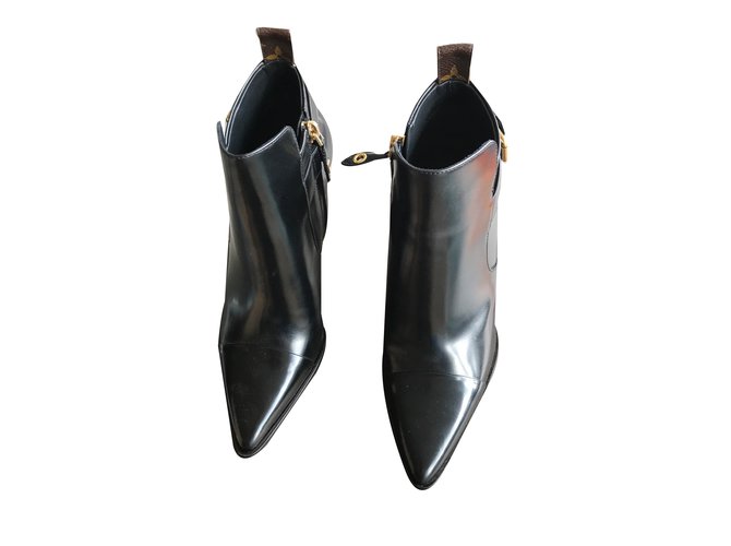 Louis Vuitton Ankle Boots Black Leather  ref.42448