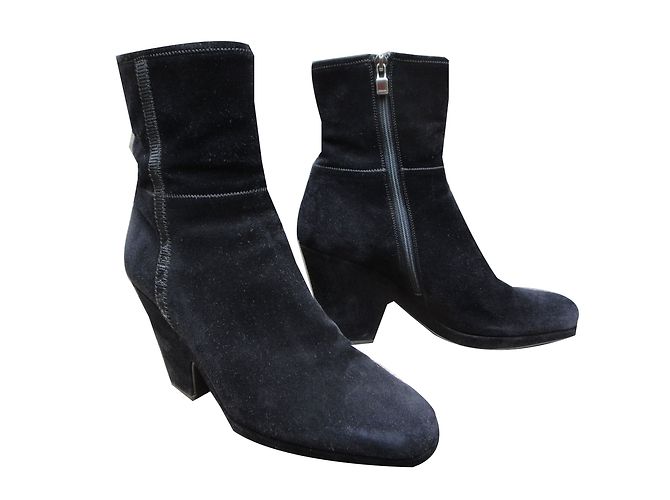Botas Prada de Veludo Preto
