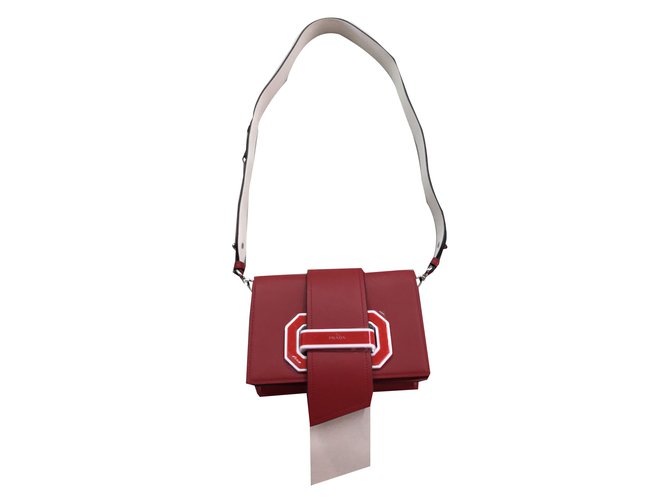Prada Handtaschen Rot Leder  ref.42807