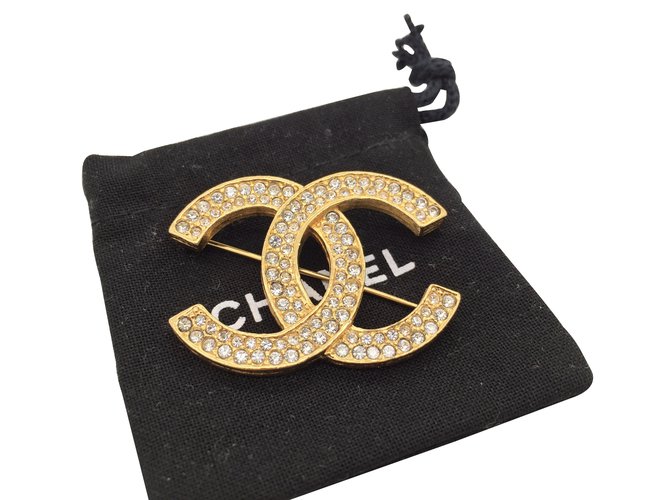 Chanel Broche Dourado Metal  ref.43102