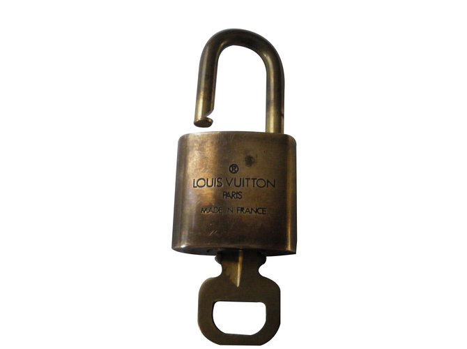 Louis Vuitton Vintage padlock Golden Metal  ref.43114