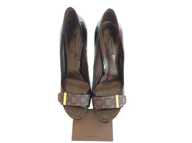 Louis Vuitton Heels Dark brown Patent leather  ref.43215