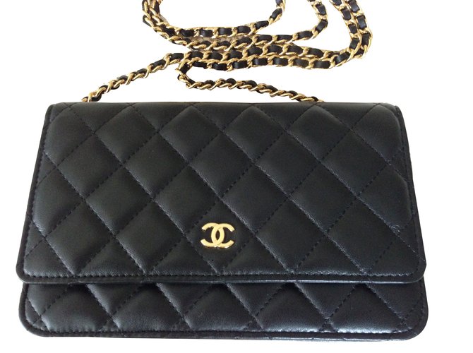 Chanel billetera en la cadena Negro Cuero  ref.43455