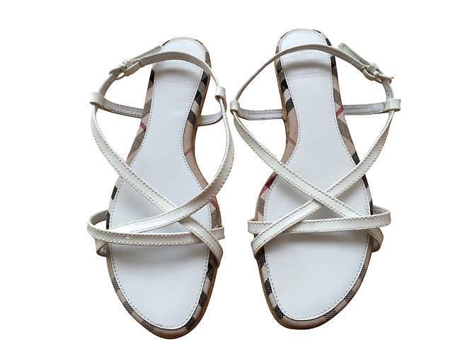 Sandali Burberry in vernice bianca 38 Bianco