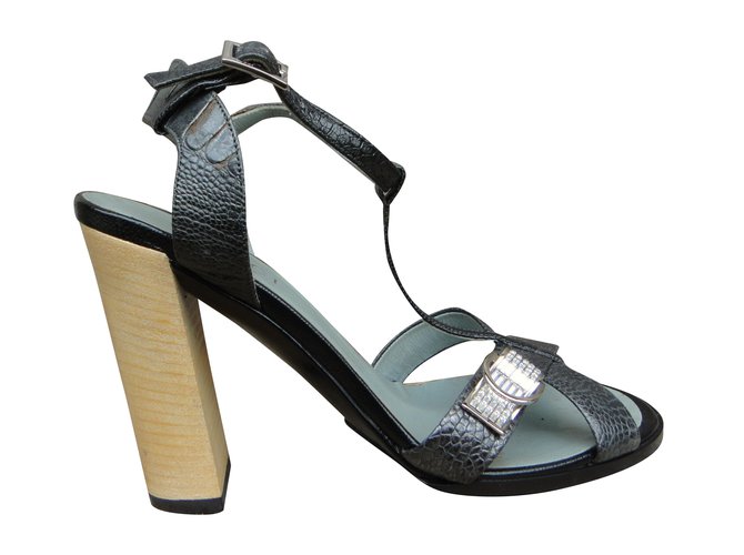 Gucci Sandals Grey Exotic leather  ref.43515