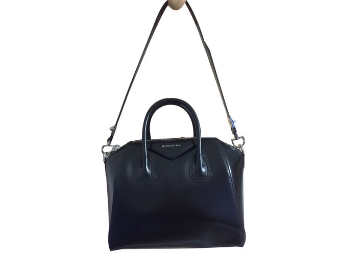 Givenchy Antigona detachable strap Black Leather  ref.43590
