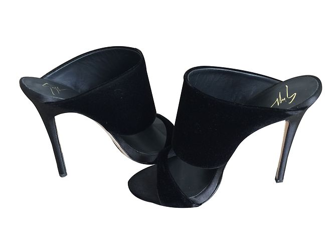 Giuseppe Zanotti Mules