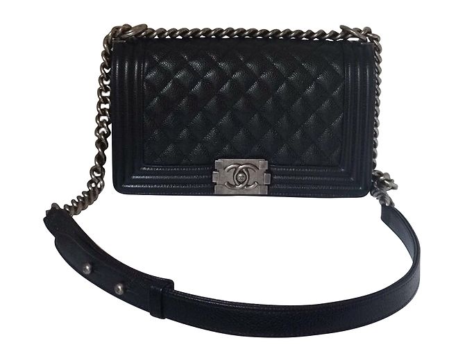 Le Boy Sublime Chanel Boy Medium em couro preto acolchoado