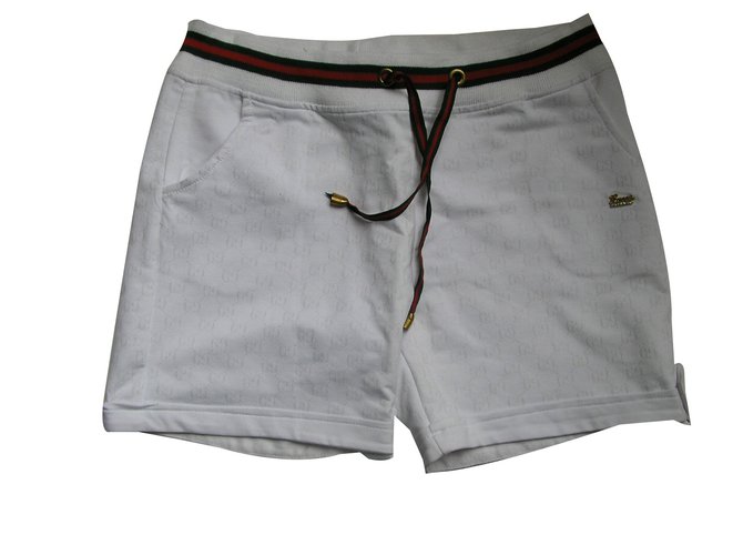 Gucci Pantalones cortos Blanco Viscosa  ref.43951