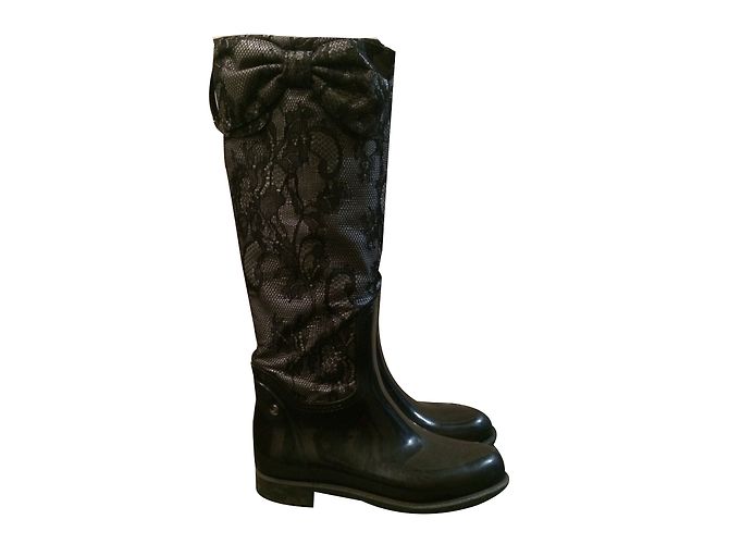 Botas Valentino de couro de cordeiro preto e renda
