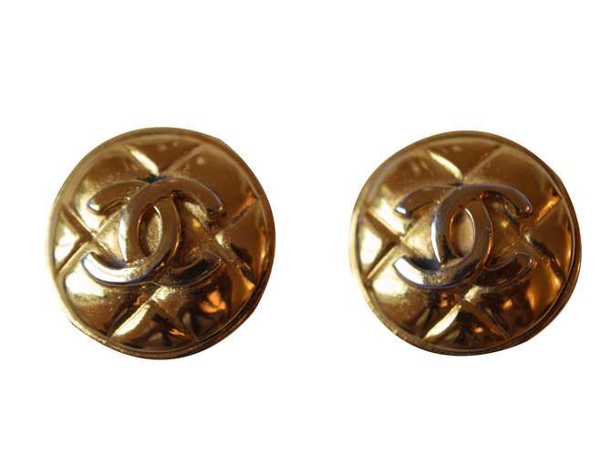 Vintage Chanel button clip-on Golden Metal ref.44100 Joli Closet