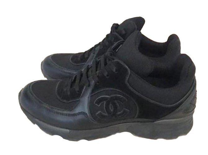Chanel zapatillas Negro Cuero Paño  ref.44111