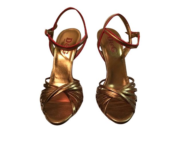 Sandali Dolce & Gabbana Oro e Rosso in Pelle a Punta Aperta D'oro