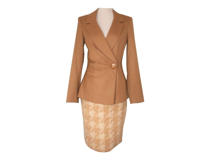 Autre Marque Conjunto de saia e jaqueta de lã e tweed bouclette camelo Tamanho 38