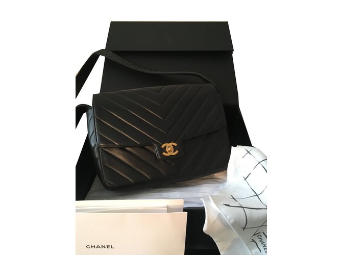 Classique Chanel Sac à main Cuir d'agneau Noir  ref.45049