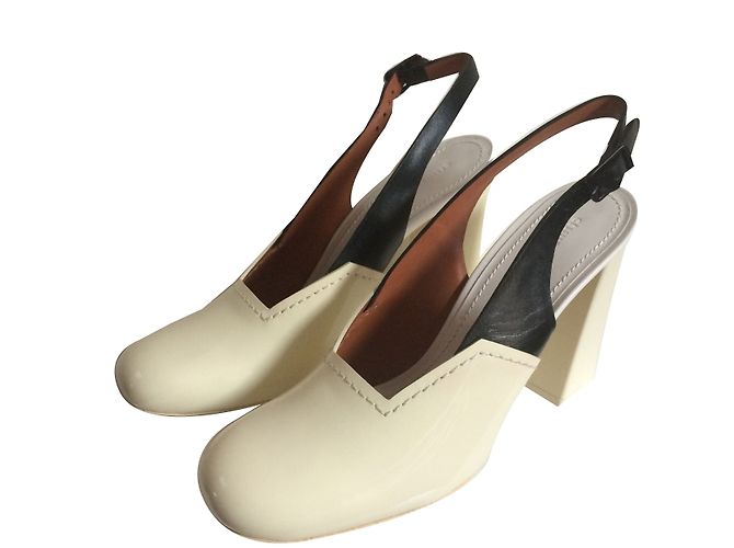 Céline Lackpumps Creme Schwarz Weiß