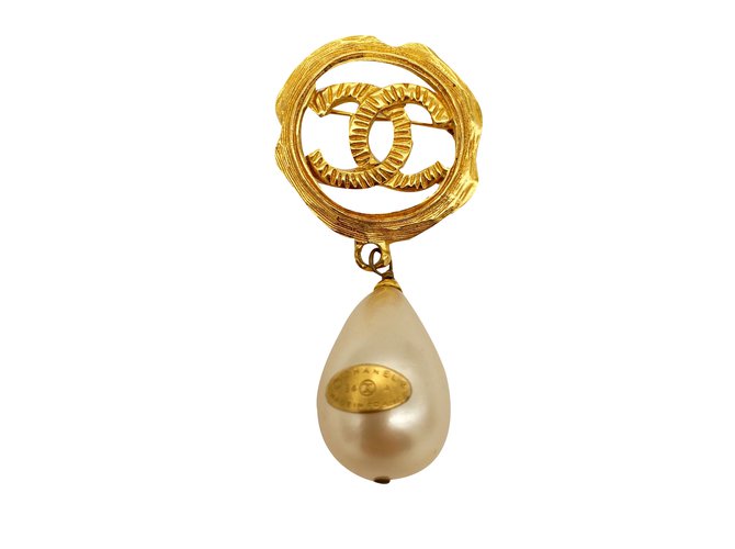 Chanel Broche Dourado Banhado a ouro  ref.45076