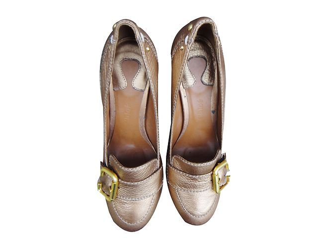 Chloé Pumps aus bronze Leder mit Schnalle 37
