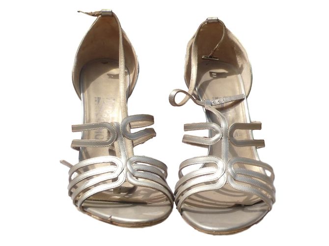 Décolleté Salvatore Ferragamo in pelle argento