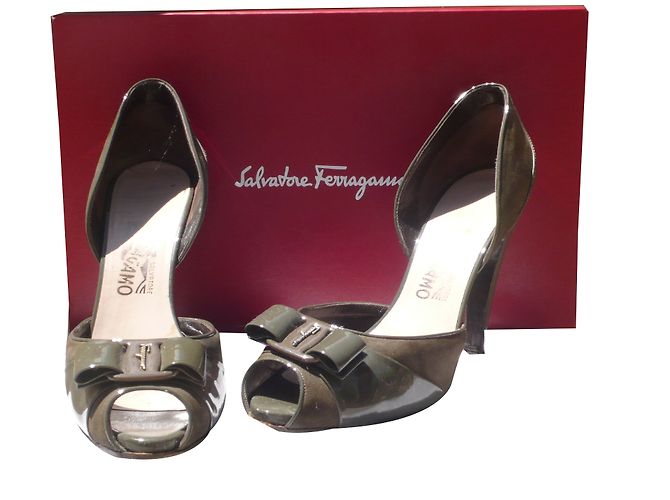 Salvatore Ferragamo Pumps Dunkelgrau Leder Lackleder Anthrazitgrau