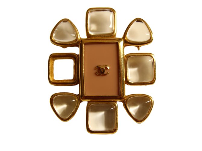 Chanel Pins & brooches Pink Golden Metal  ref.45272