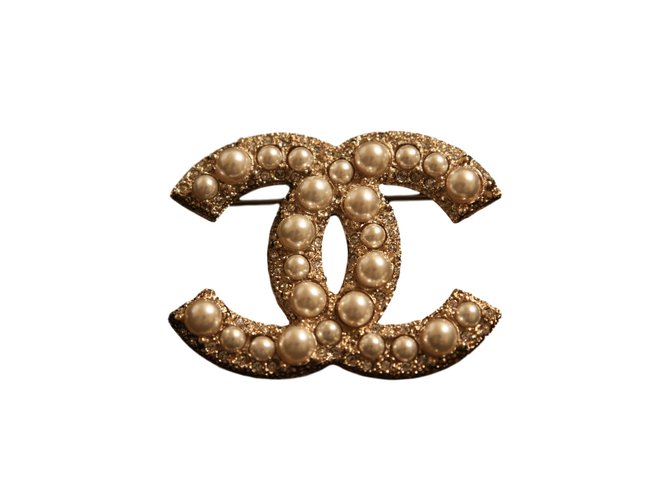 Chanel Pins & Broschen Golden Metall  ref.45282