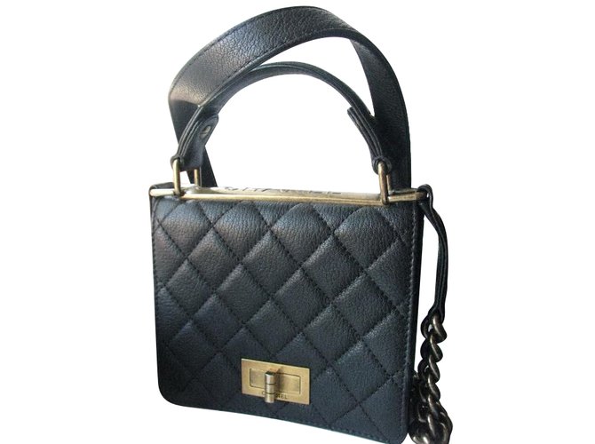 Chanel Handtasche Schwarz Leder  ref.45317