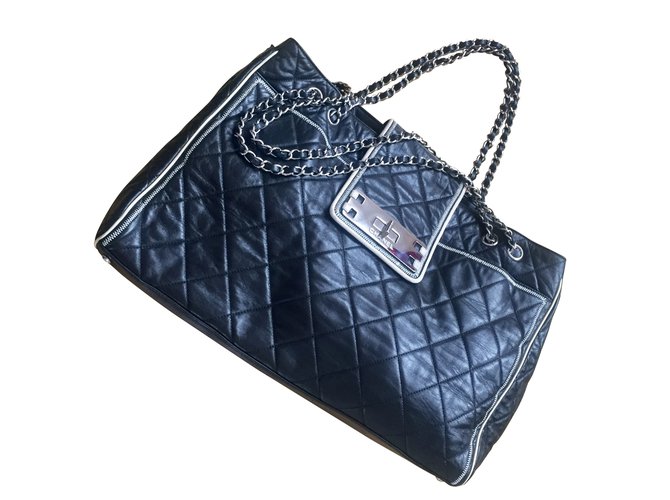 Chanel Handtasche Schwarz Leder  ref.45363