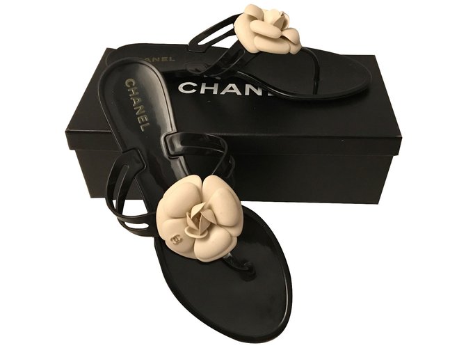 Chanel Sandálias Preto Fora de branco Borracha  ref.45439