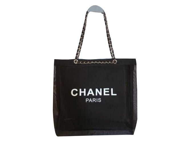 Chanel Handbags Black ref.45657 - Joli Closet