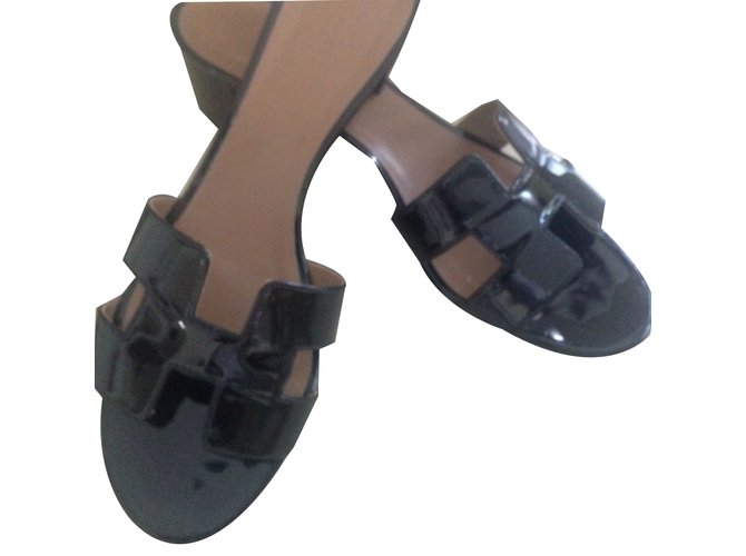 Hermès sandali Nero Pelle verniciata  ref.45784
