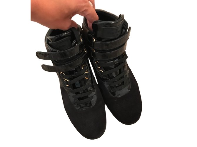 Louis Vuitton zapatillas Negro Cuero  ref.45820