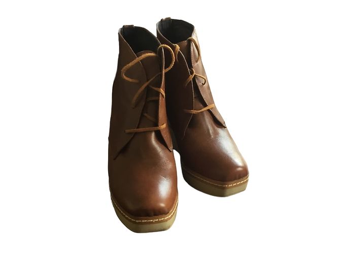 Autre Marque Stivaletti in pelle color cognac con lacci