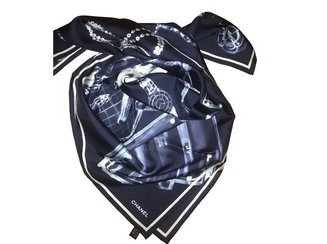 Chanel Bufandas Azul marino Seda  ref.46265
