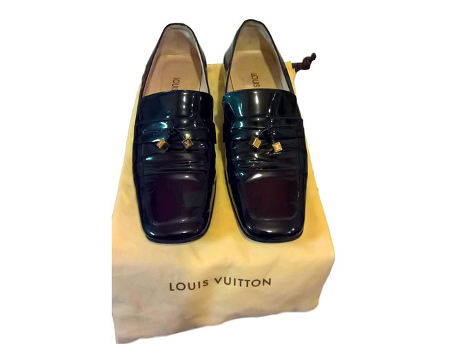 Louis Vuitton bailarinas Preto Couro envernizado  ref.46784