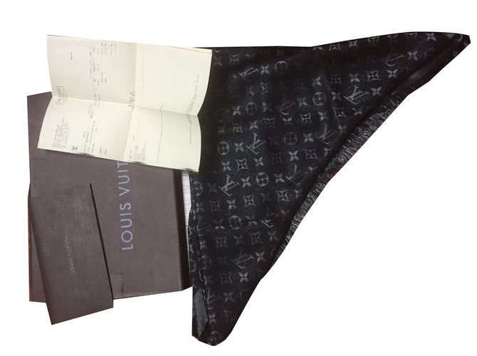Louis Vuitton Monogramo brillo Negro Cachemira  ref.46845